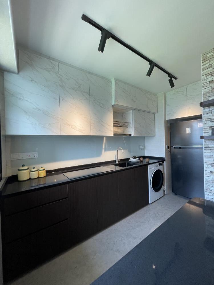 Modern Kitchen with Countertop and Kitchen Island