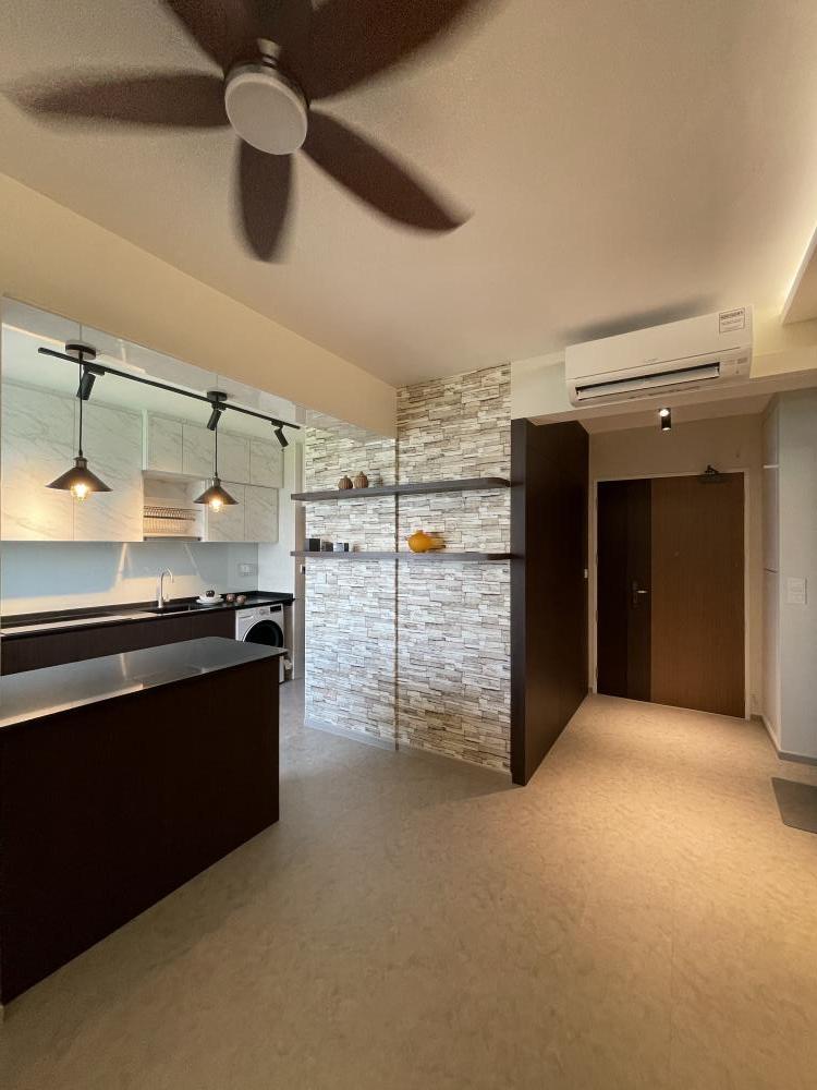 Modern Kitchen with Countertop and Kitchen Island