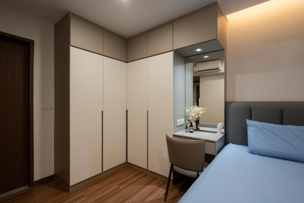 Modern Bedroom with Vinyl Flooring and Wood Flooring