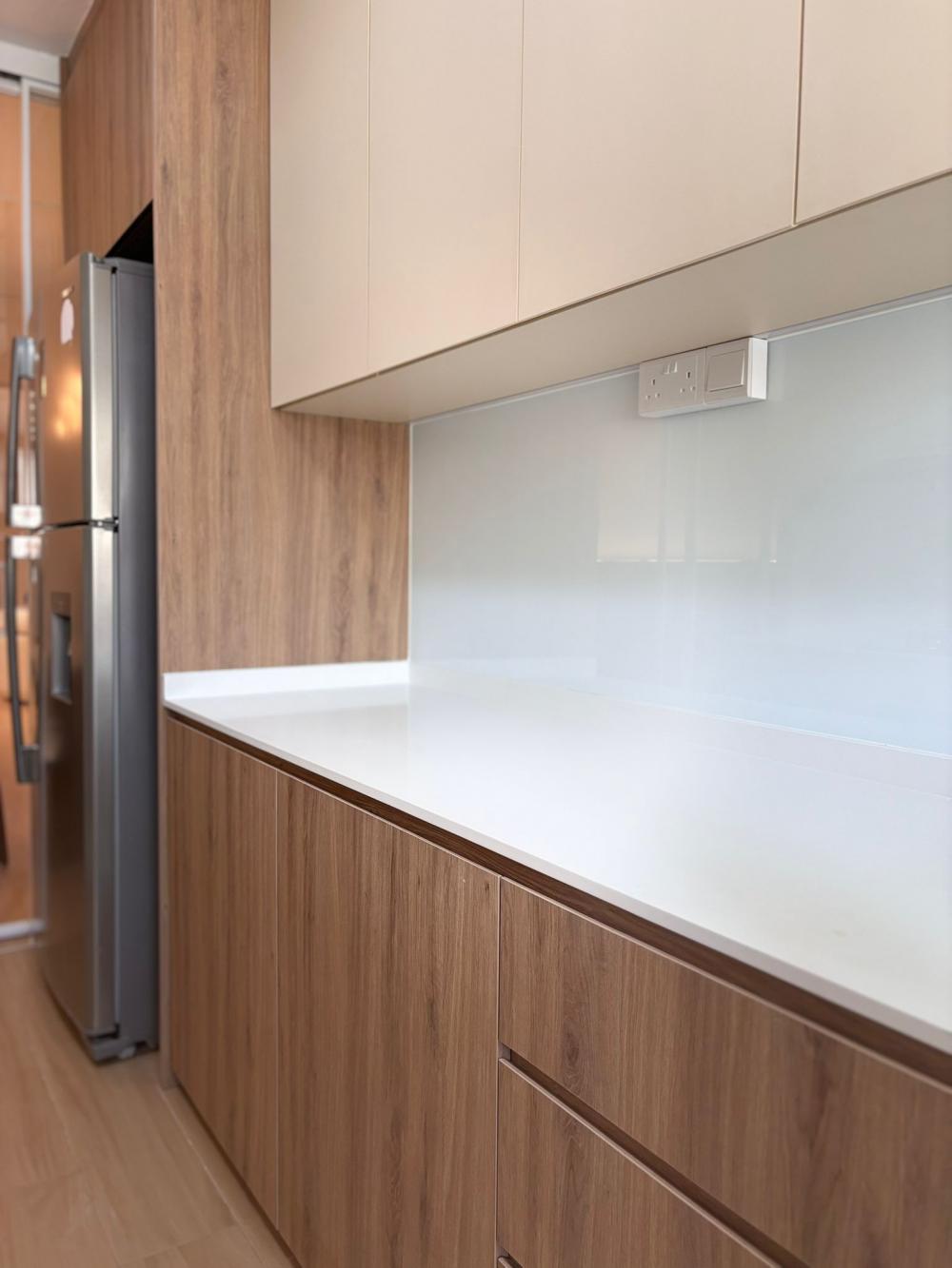 Contemporary Kitchen with Countertop and Vinyl Flooring