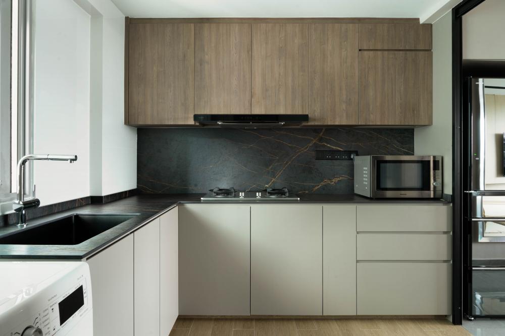 Contemporary Kitchen with Vinyl Flooring and Kitchen Accessories
