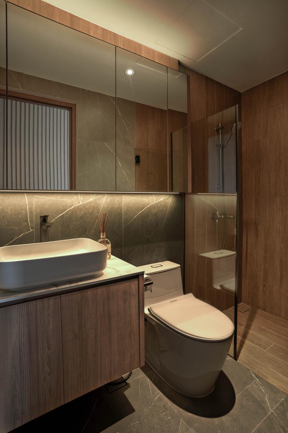 Contemporary Bathroom with Marble Floor and Mirror