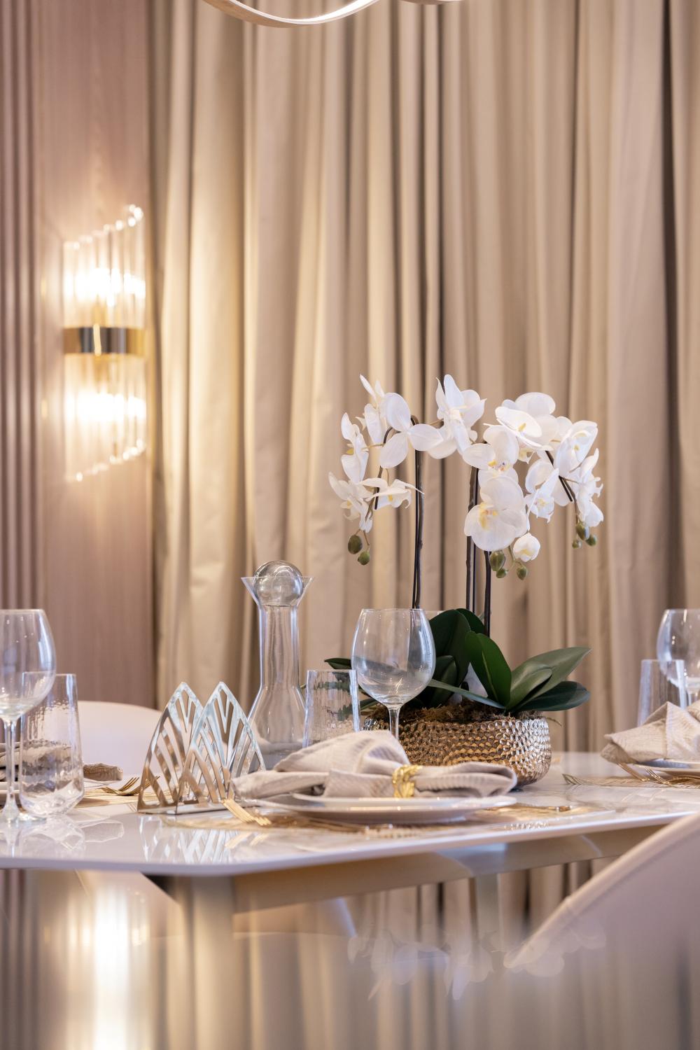 Modern Dining Room with Drop Ceiling and Dining Chairs