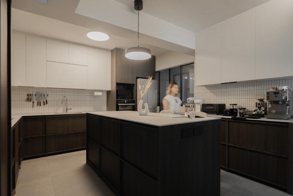 Modern Dining Room with Kitchen Island and Dining Table