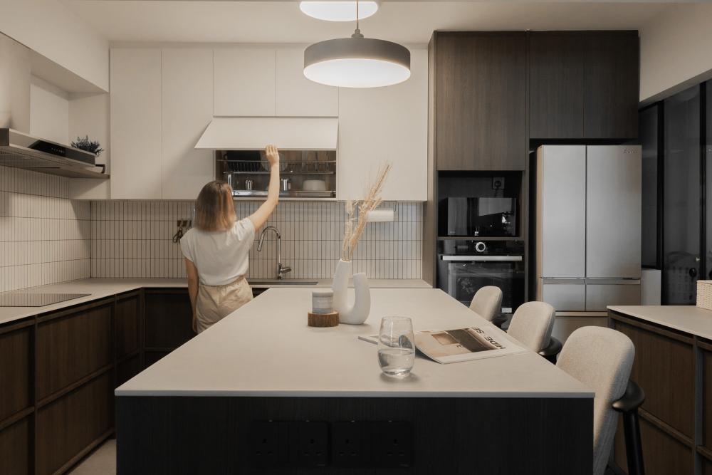 Modern Dining Room with Open Kitchen and Dining Table