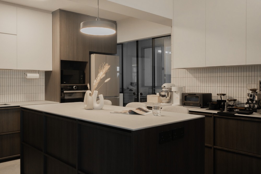 Modern Kitchen with Countertop and Kitchen Island