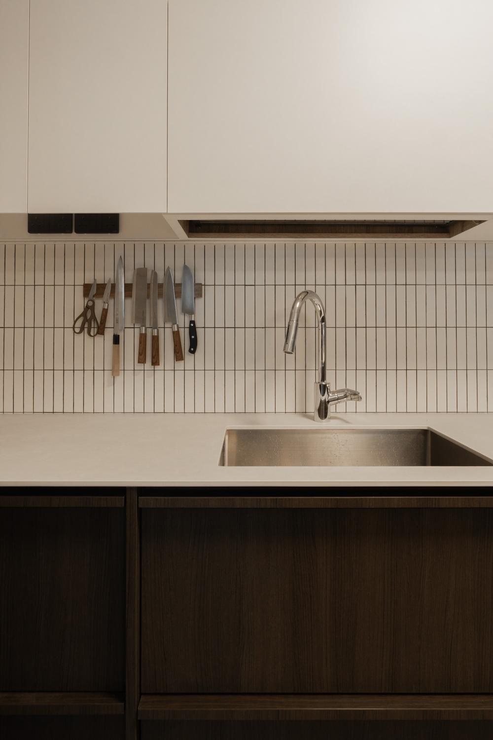 Modern Kitchen with Countertop and Mosaic