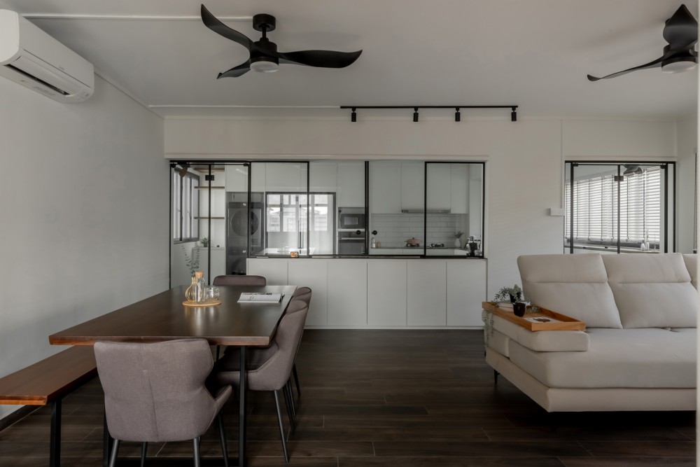 Modern Dining Room with Dining Table and Dining Chairs