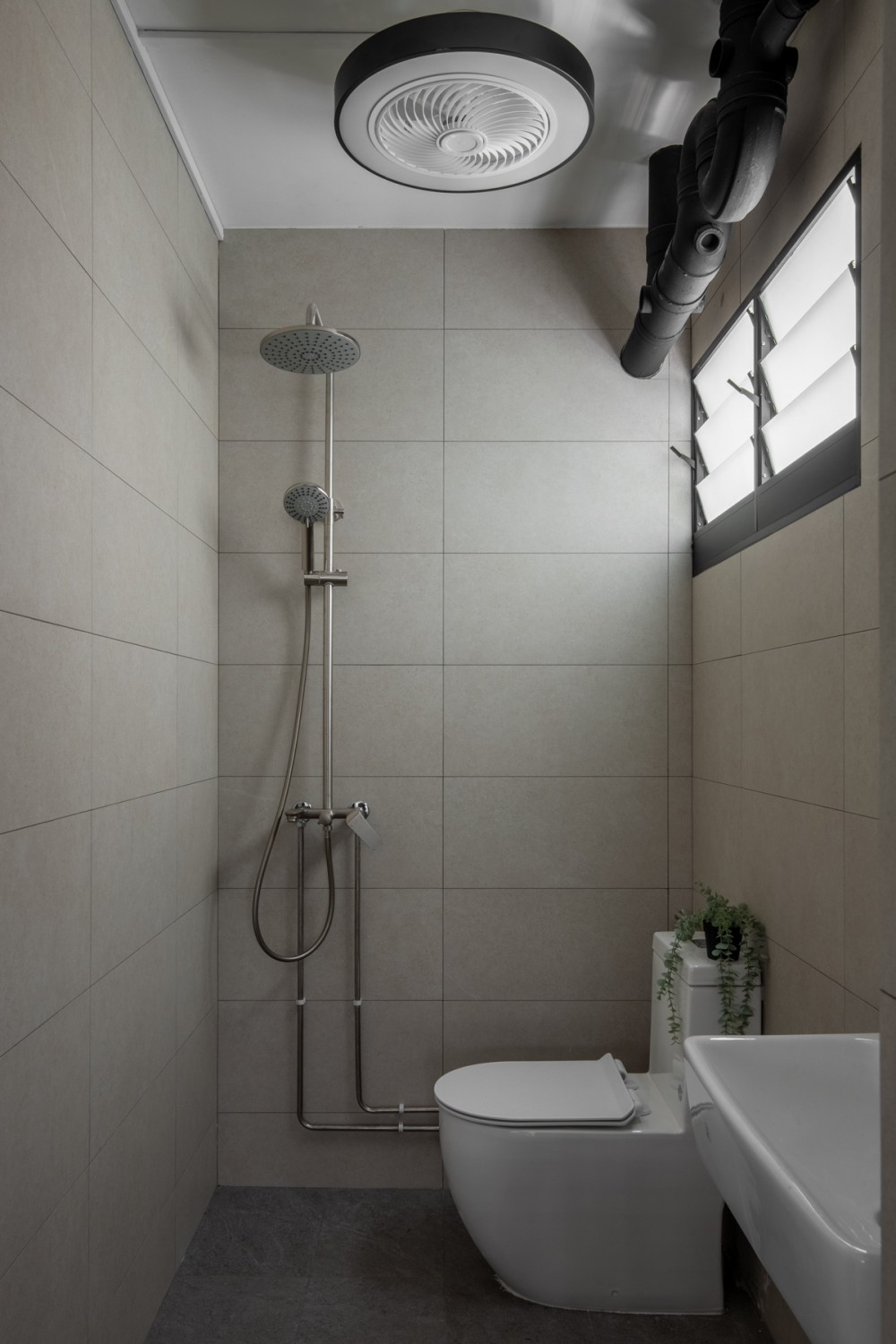 Modern Bathroom with Homogeneous Tiles and Rainshower