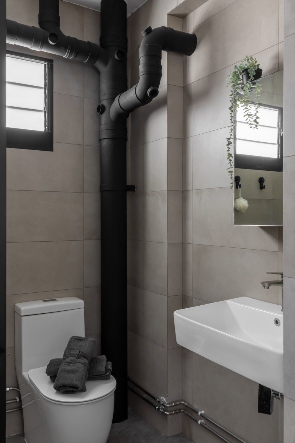 Modern Bathroom with Homogeneous Tiles and Mirror