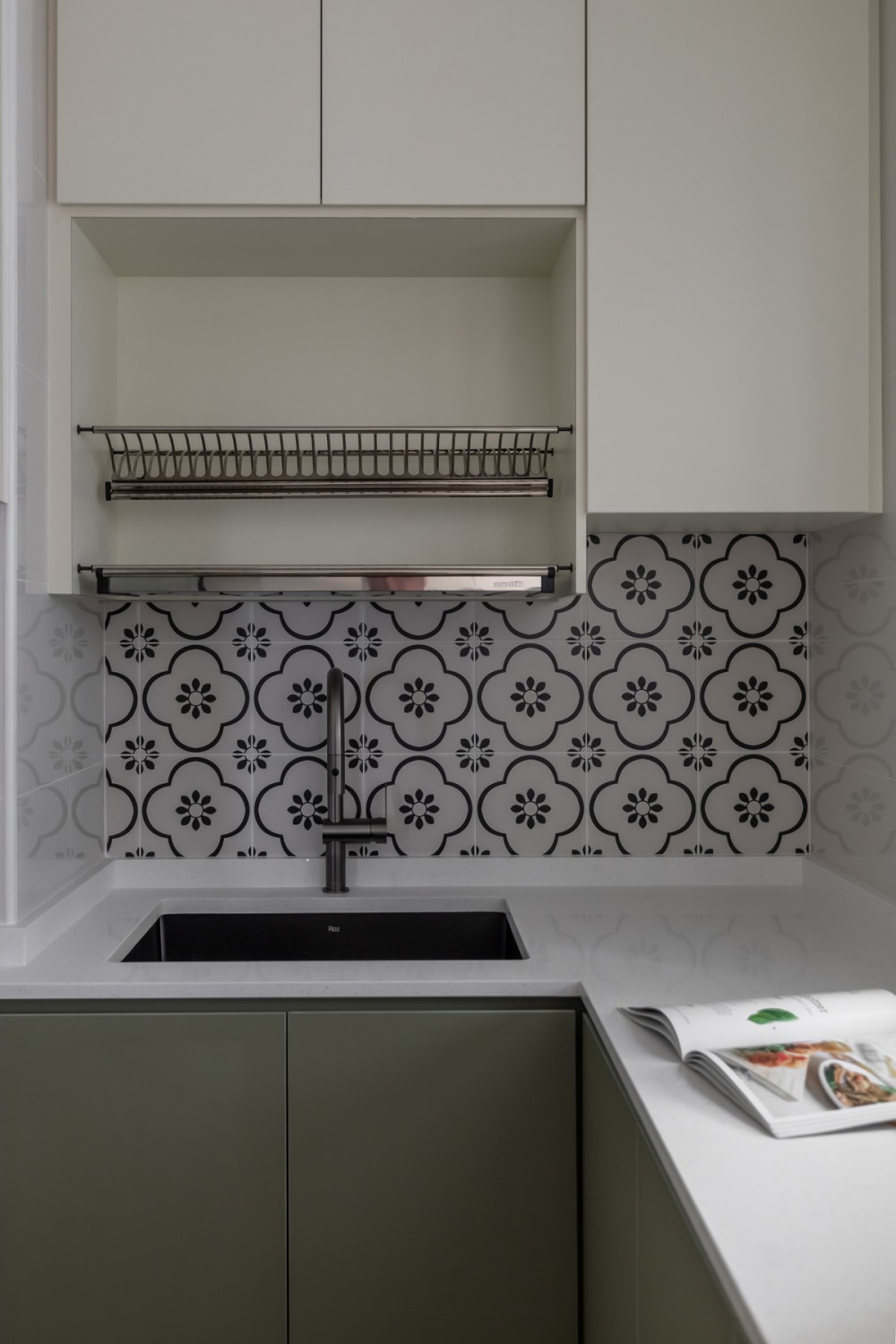 Contemporary Kitchen with Countertop and Homogeneous Tiles