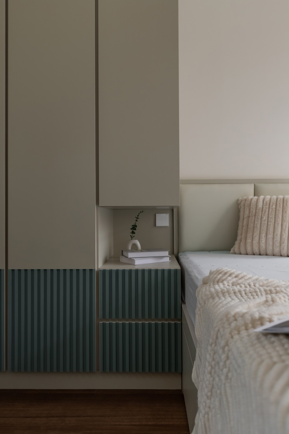 Contemporary Bedroom with Vinyl Flooring and Wardrobe