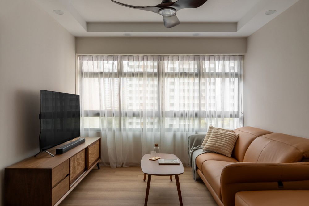 Contemporary Living Room with Vinyl Flooring and Ceiling Fan