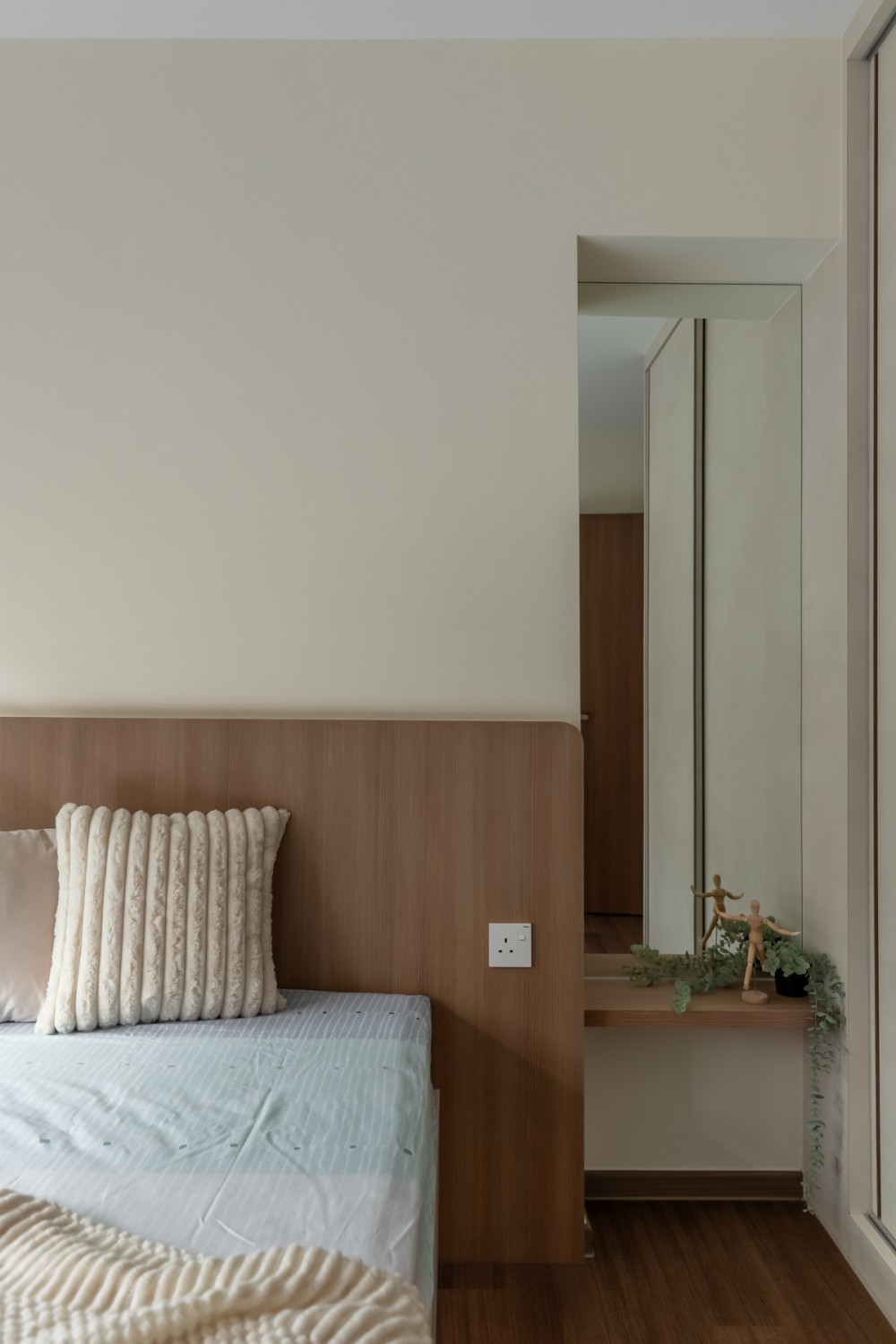 Contemporary Bedroom with Wardrobe and Built-in Bed