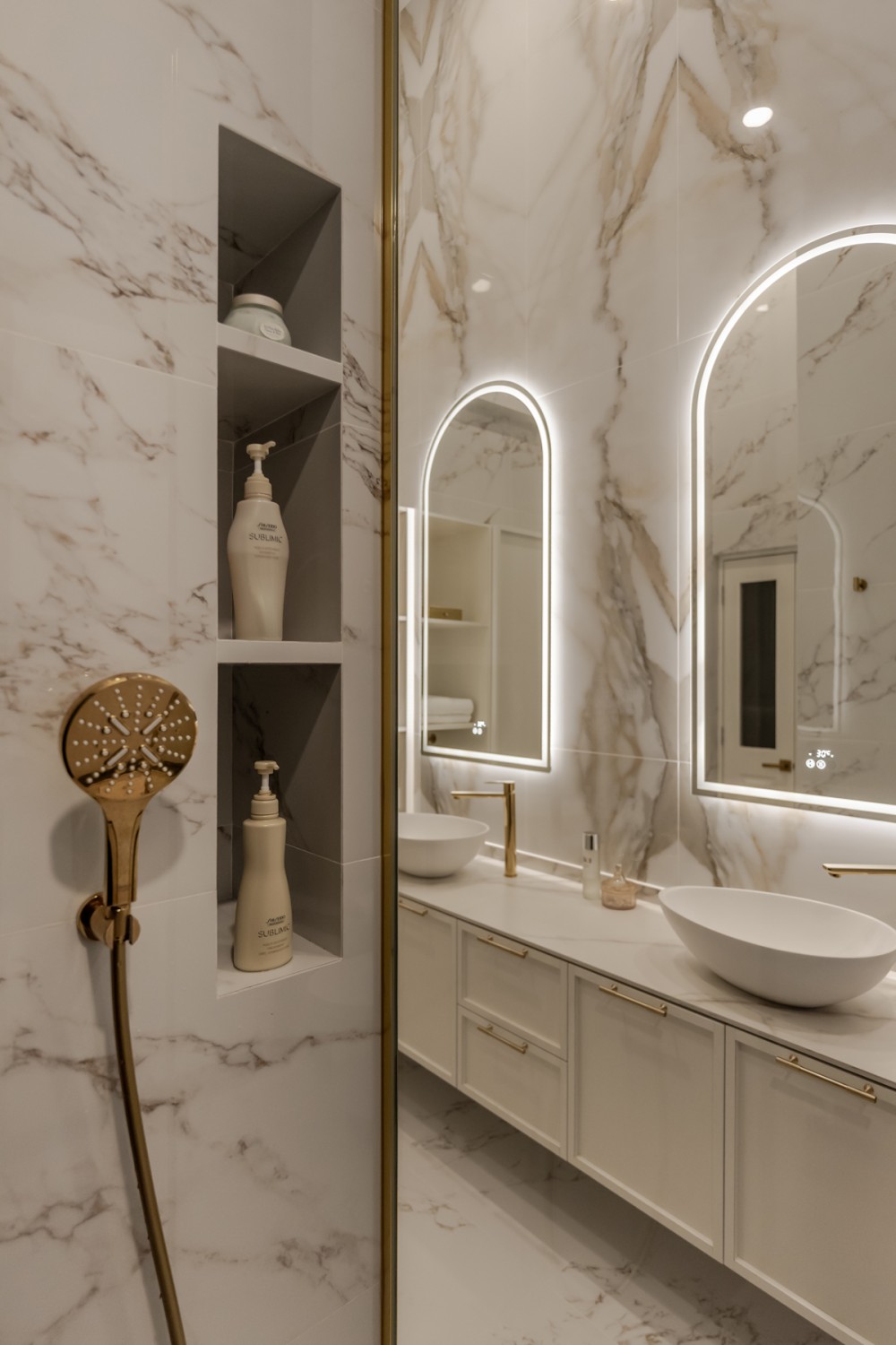 Contemporary Bathroom with Countertop and Marble Floor