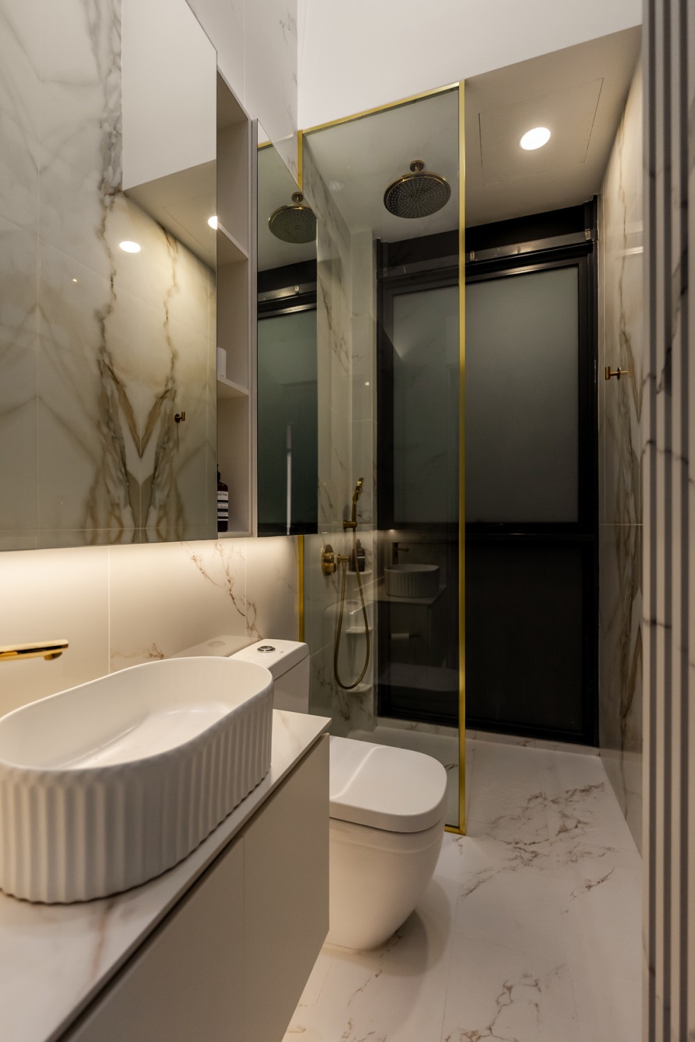 Contemporary Bathroom with Countertop and Marble Floor