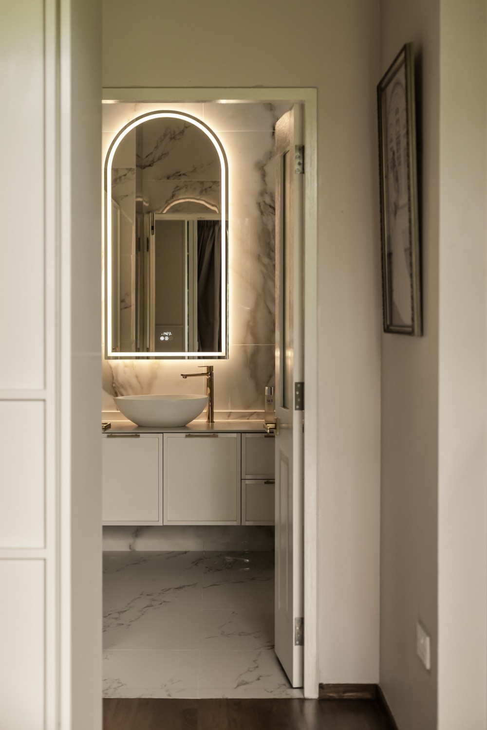 Contemporary Bathroom with Marble Floor and Mirror