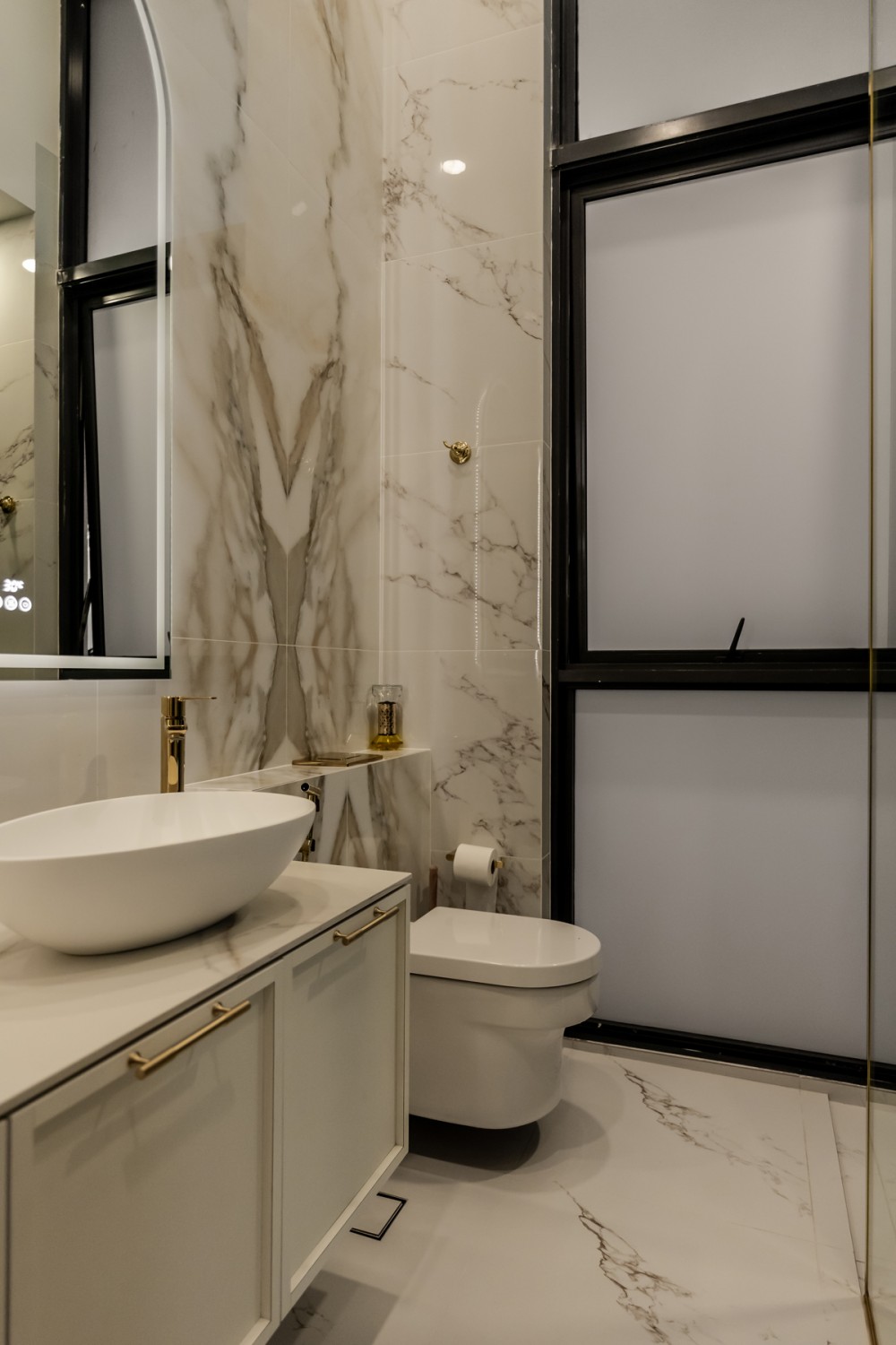 Contemporary Bathroom with Countertop and Marble Floor