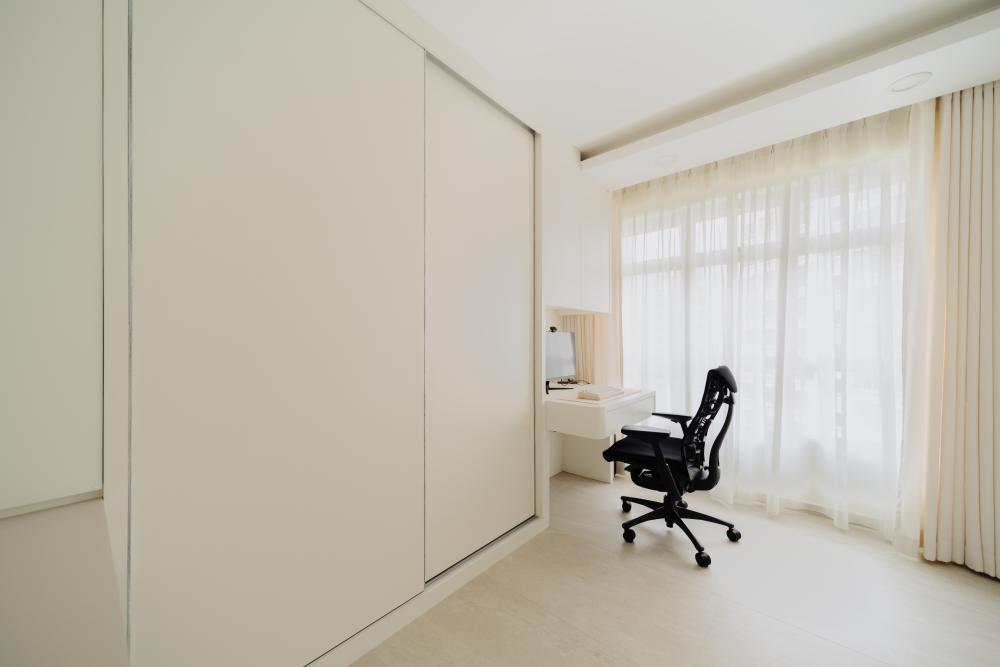 Contemporary Gaming Room with Wardrobe and Sliding Wardrobe