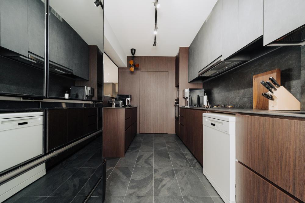 Contemporary Kitchen with Cupboard and Kitchen Accessories
