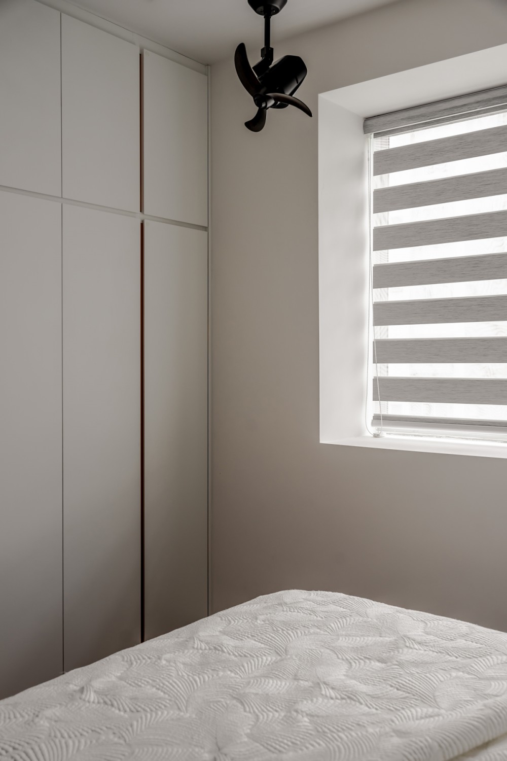 Modern Bedroom with Wardrobe and Propeller Fan