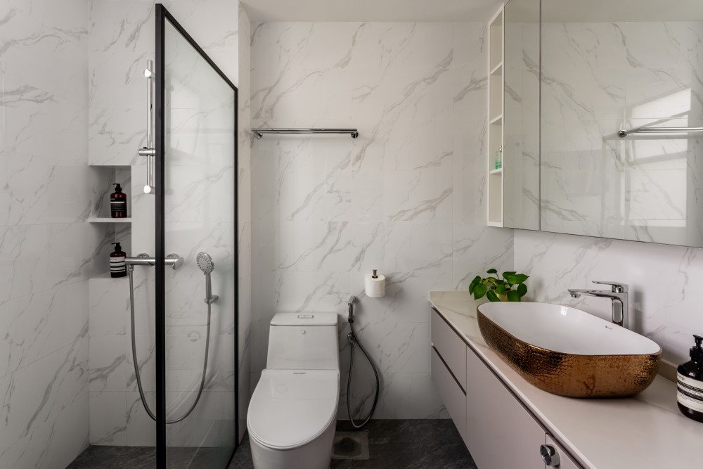 Modern Bathroom with Shower Screen and Bathroom Storage