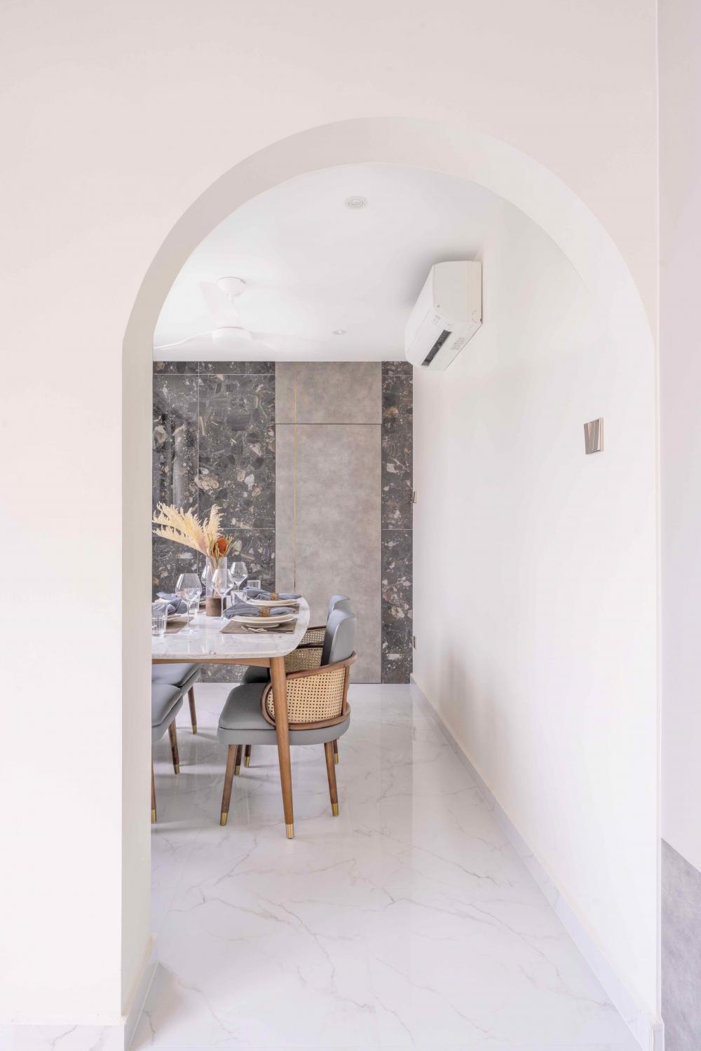 Modern Kitchen with Kitchen Island and Mosaic