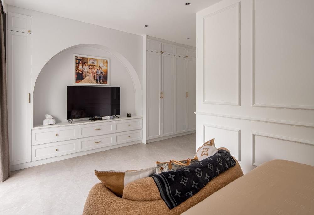 Contemporary Bedroom with Homogeneous Tiles and Wardrobe
