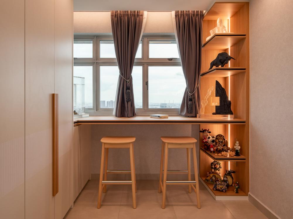 Scandinavian Bedroom with Vinyl Flooring and Homogeneous Tiles
