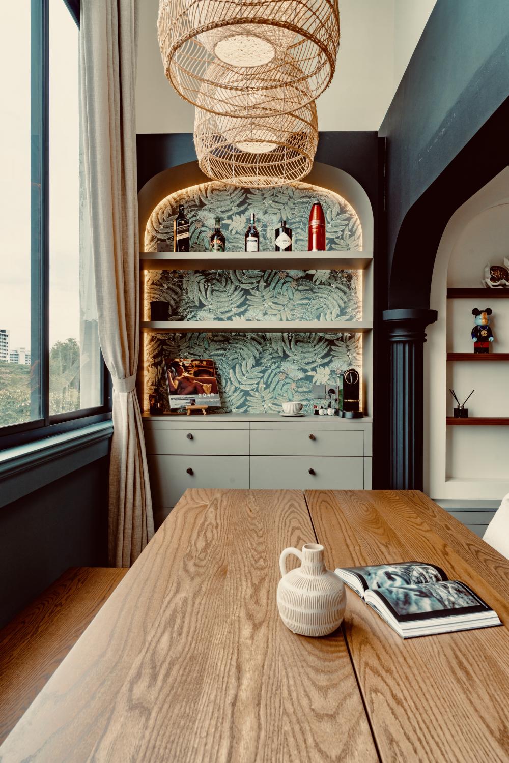 Vintage Dining Room with Dining Table and Seating Bench