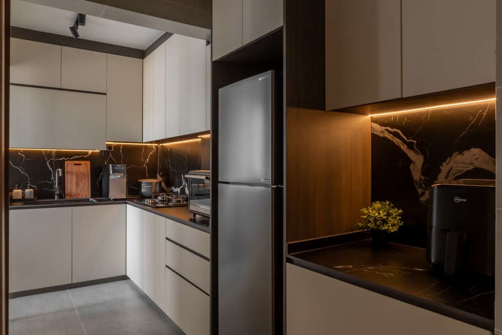 Contemporary Kitchen with Countertop and Open Kitchen
