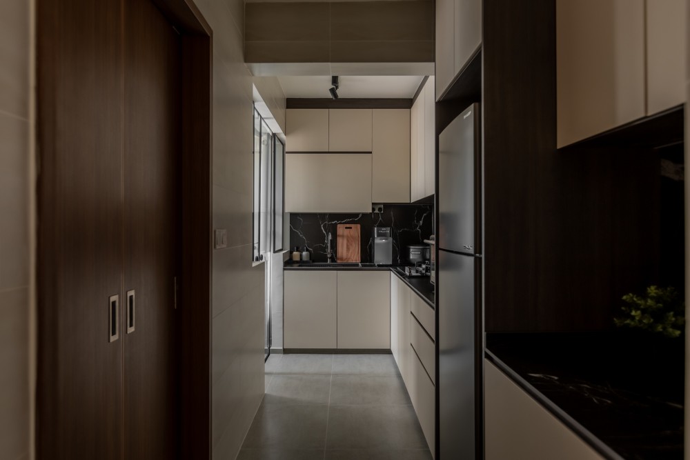 Contemporary Kitchen with Countertop and Open Kitchen