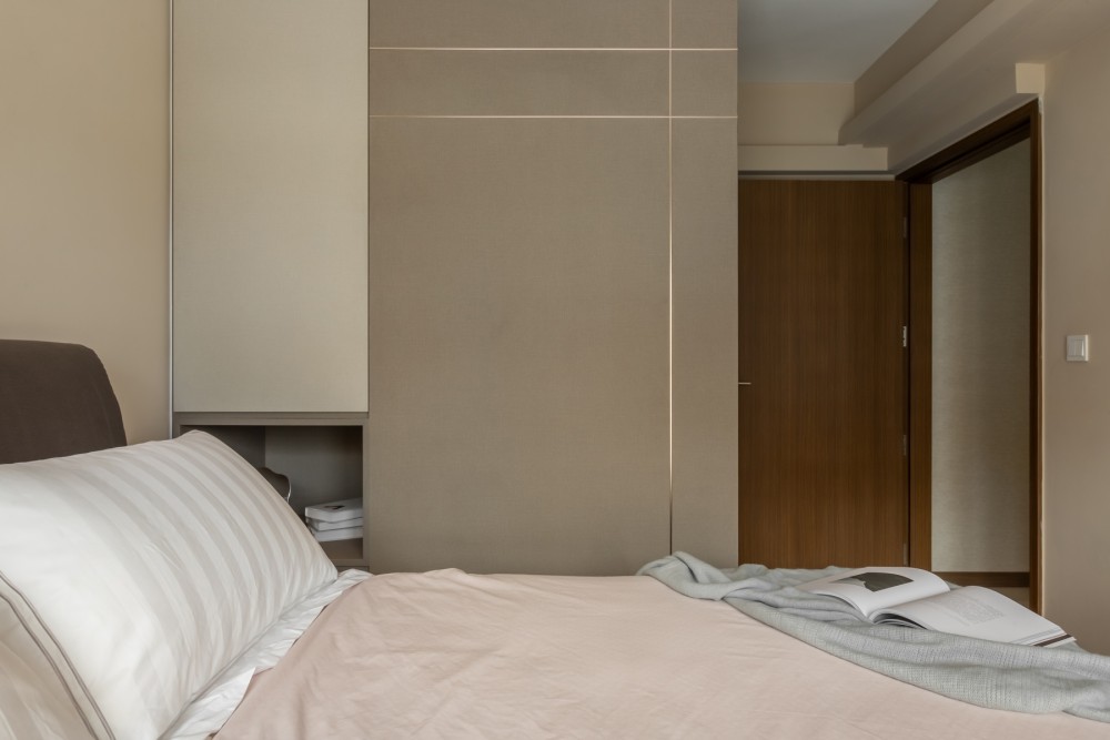 Contemporary Bedroom with Feature Wall and Wardrobe