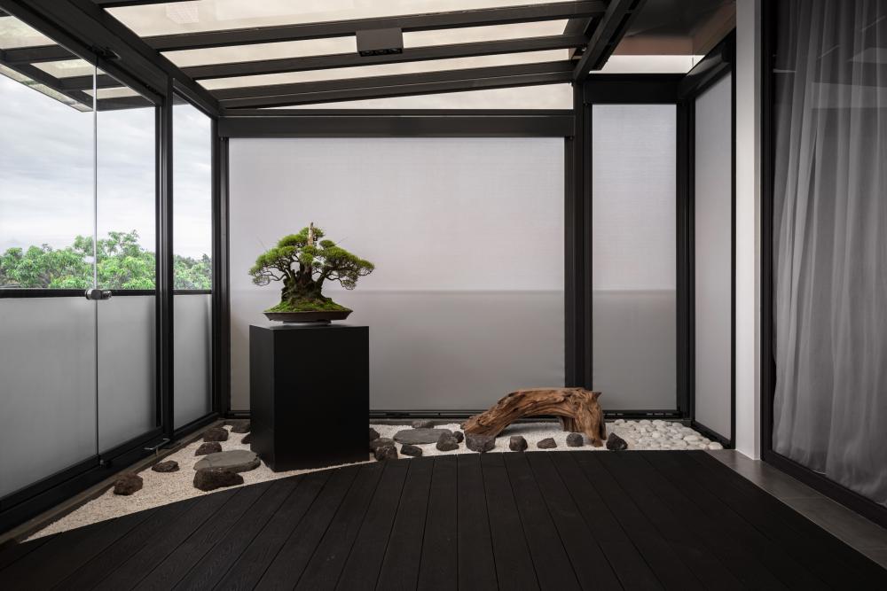 Modern Home Office with Desk and Desk Chairs