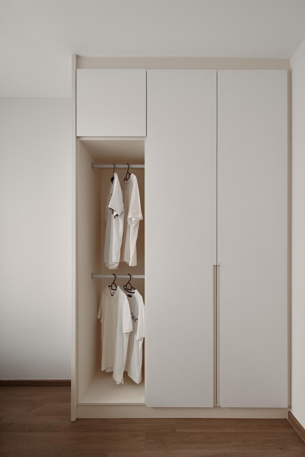 Modern Bedroom with Wardrobe and Closet