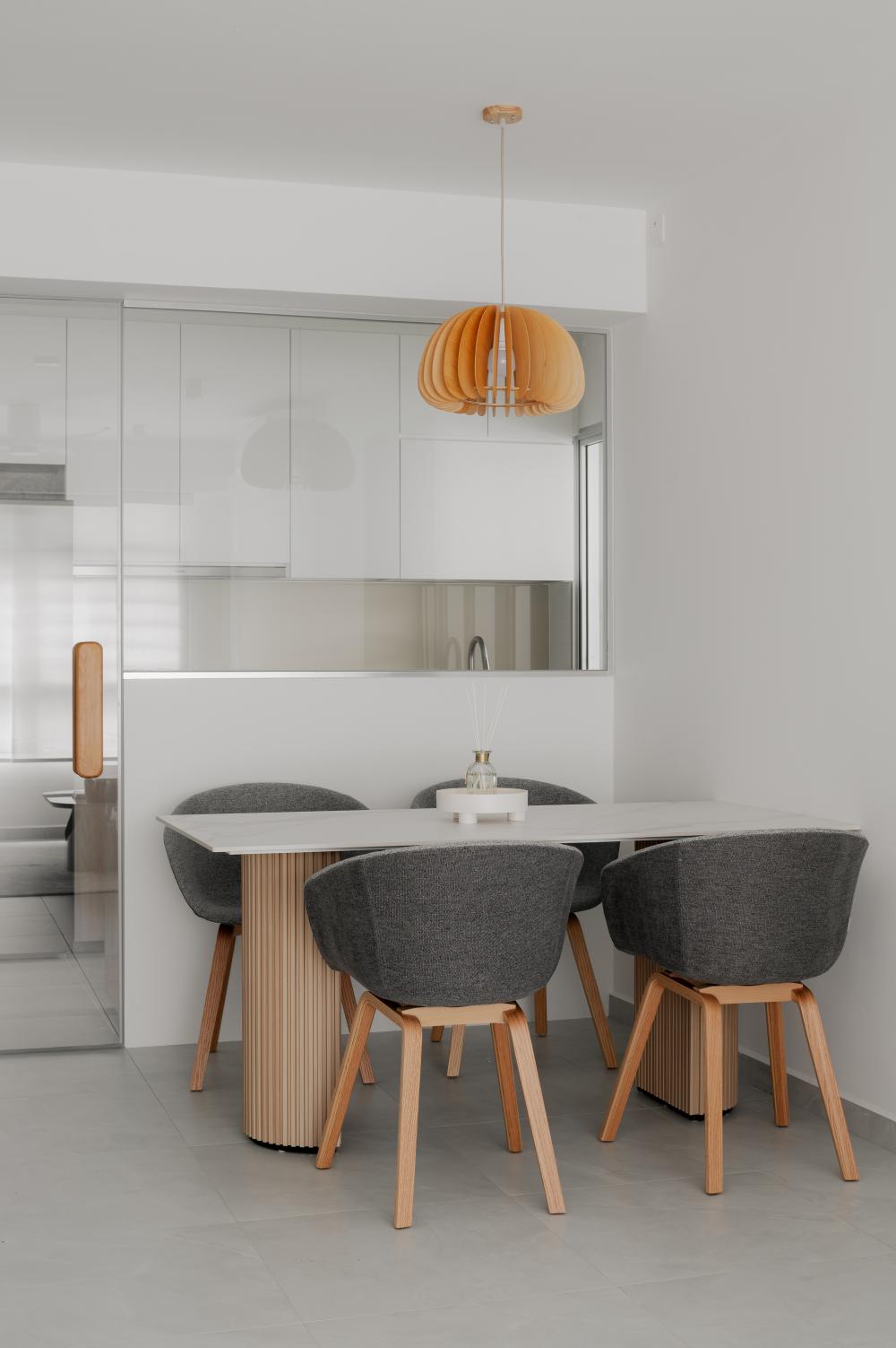 Modern Dining Room with Dining Table and Dining Chairs