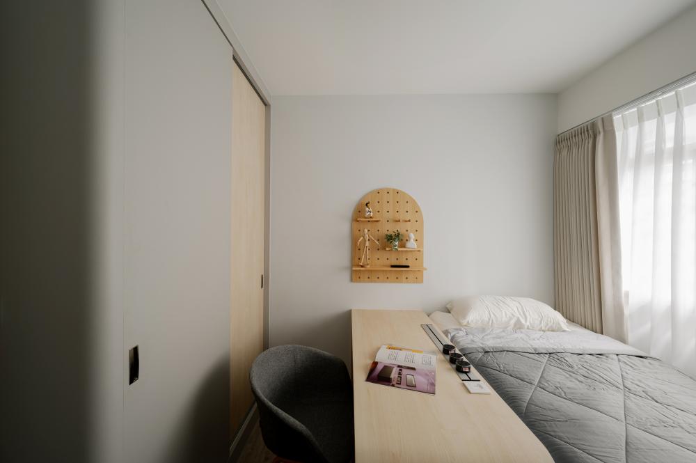 Modern Bedroom with Wardrobe and Sliding Wardrobe