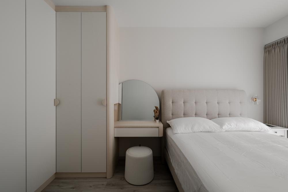 Modern Bedroom with Wardrobe and Closet
