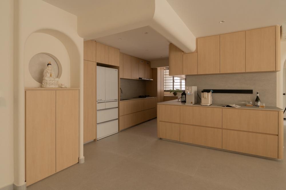 Modern Kitchen with Countertop and Open Kitchen