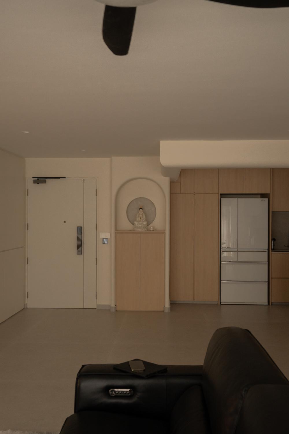 Modern Entryway with Shoe Rack and Small Storage