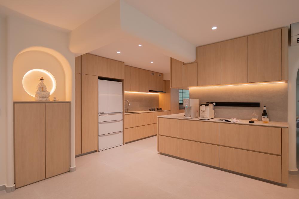 Modern Kitchen with Countertop and Open Kitchen