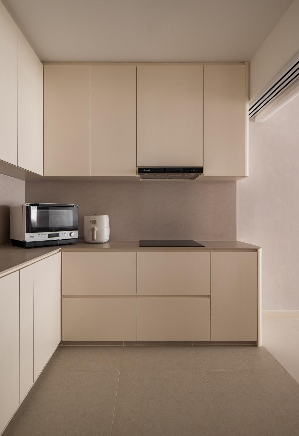Minimalist Kitchen with Countertop and Kitchen Backsplash