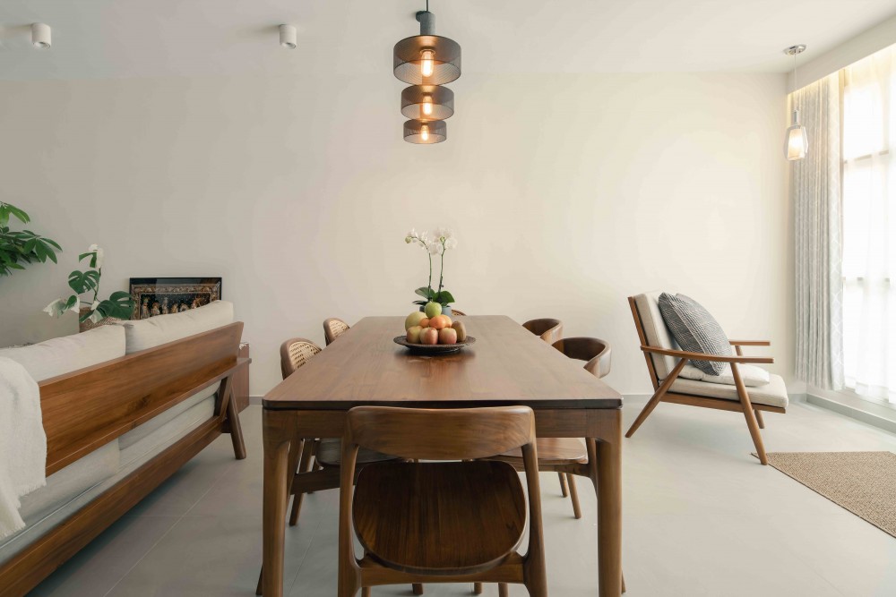 Modern Dining Room with Dining Table and Dining Chairs