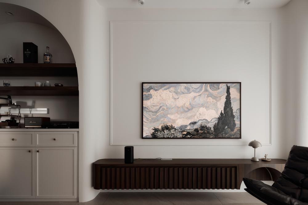 Vintage Living Room with Countertop and TV Console