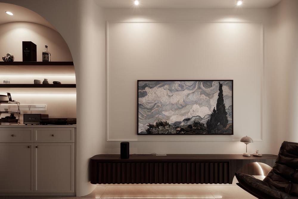 Vintage Living Room with Countertop and Ceiling Light