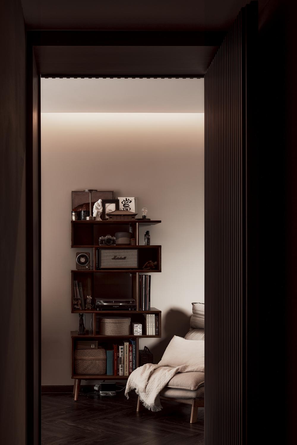 Contemporary Living Room with Bookshelf and Wood Flooring