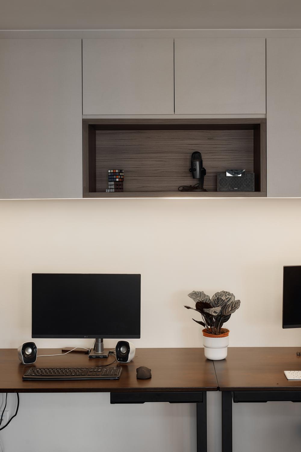 Modern Office with Bookshelf and Desk