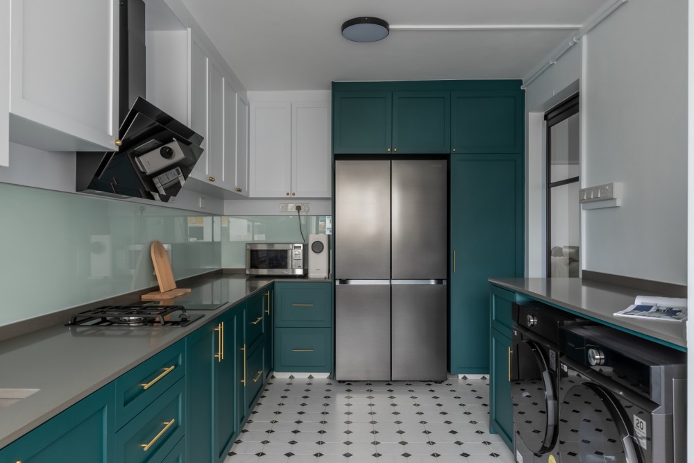 Modern Kitchen with Countertop and Homogeneous Tiles