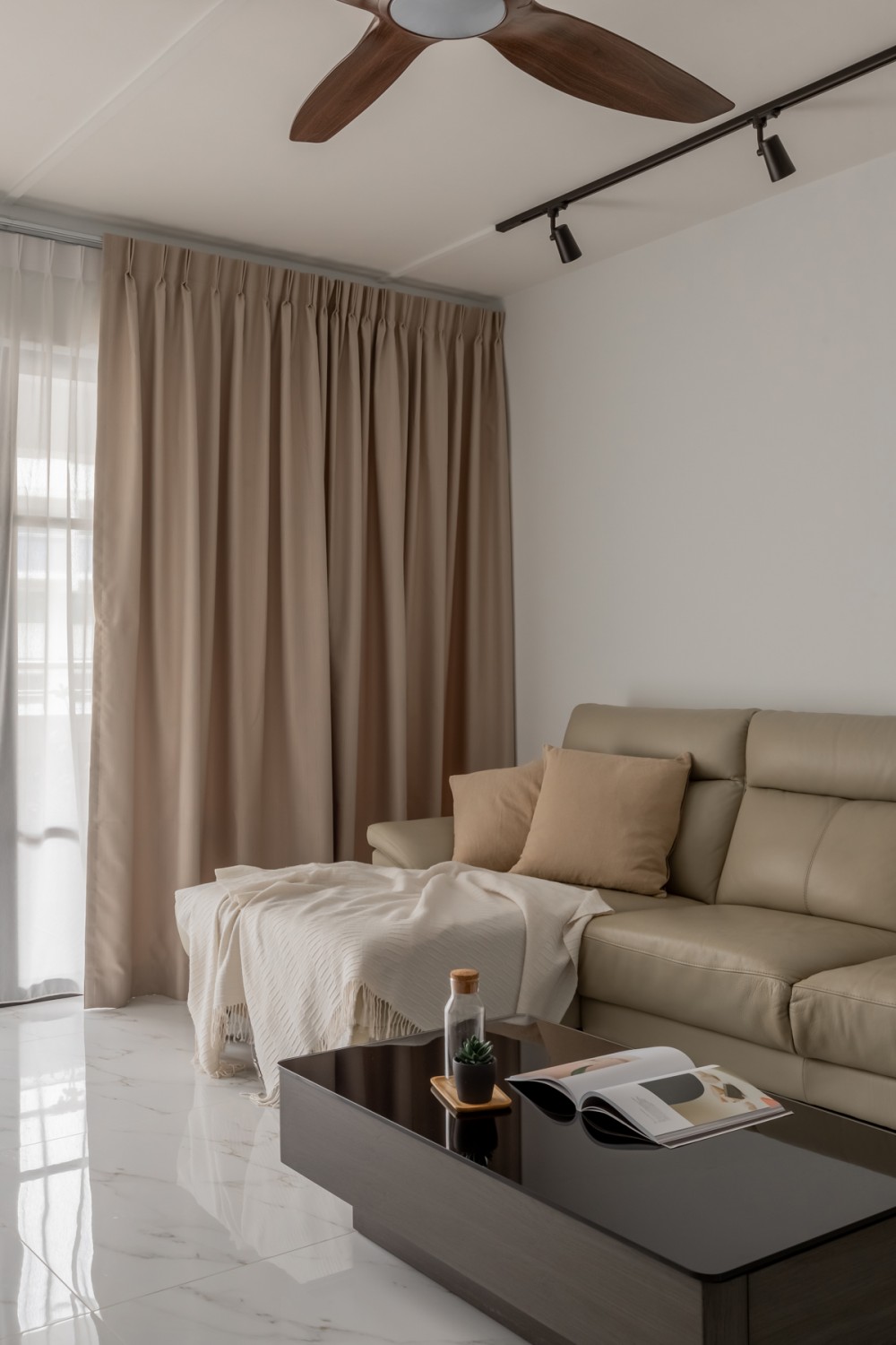 Modern Living Room with Ceiling Fan and Curtain