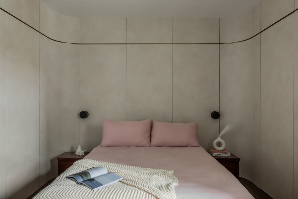 Modern Bedroom with Feature Wall and Built-in Bed